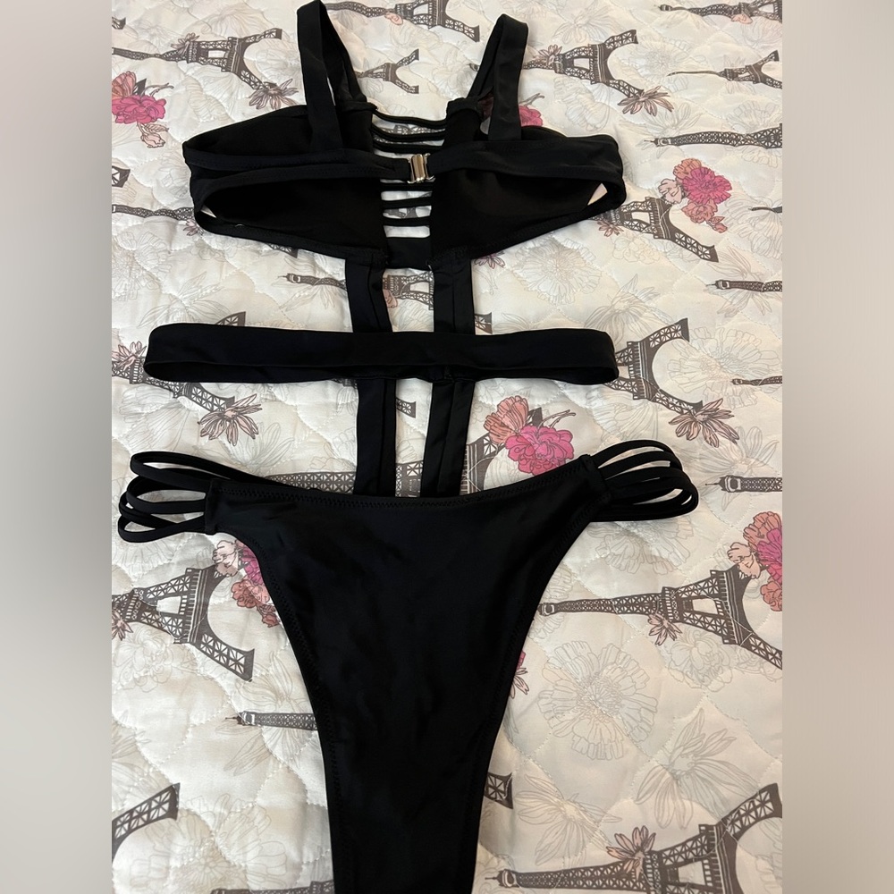 Sexy swimsuit for girls the black color. Size S
